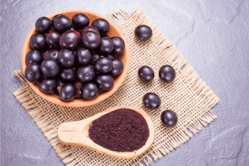 baies d'acai dans un bol