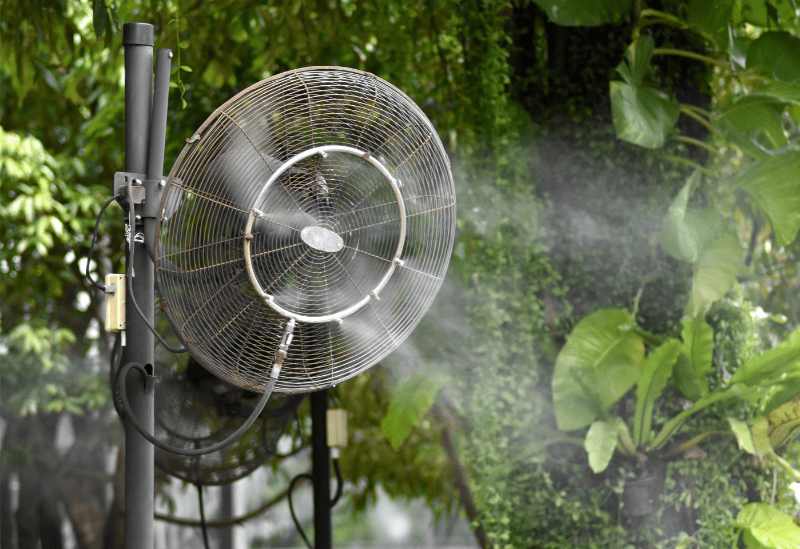 ventilateur brumisateur à l'extérieur