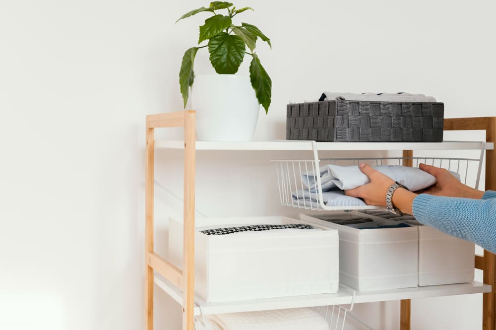 rangements sur un meuble
